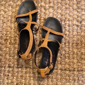 Donors J. Plainer strappy healed sandal size 10.